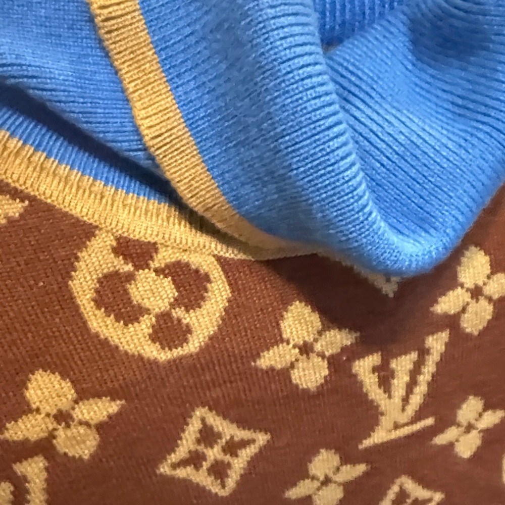 VINTAGE UNIQUE LOUIS VITTON TURTLENECK SOFT BUTTERY SWEATER/POLYESTER BLEND S/M - Picture 3 of 6